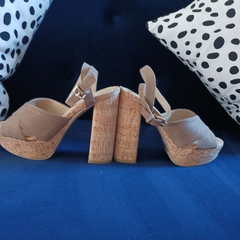 Platform Sandals - Picture 4 of 4
